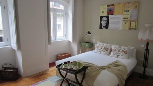 Hostal Charm Garden Almada