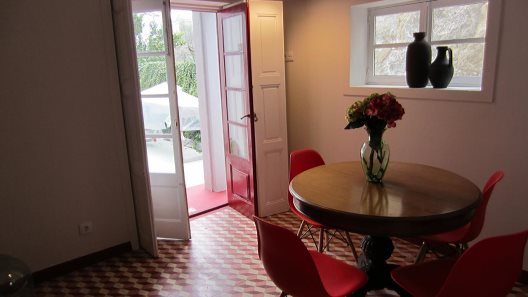 Hostal Charm Garden Almada