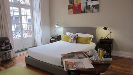 Hostal Charm Garden Almada