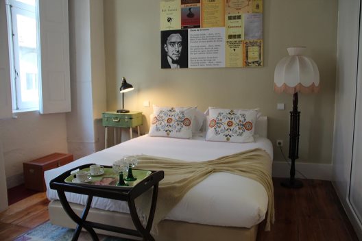Hostal Charm Garden Almada