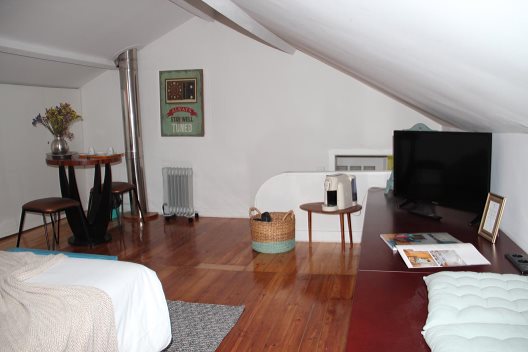 Hostal Charm Garden Almada