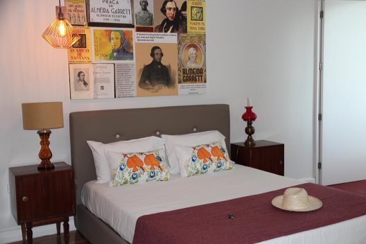 Hostal Charm Garden Almada