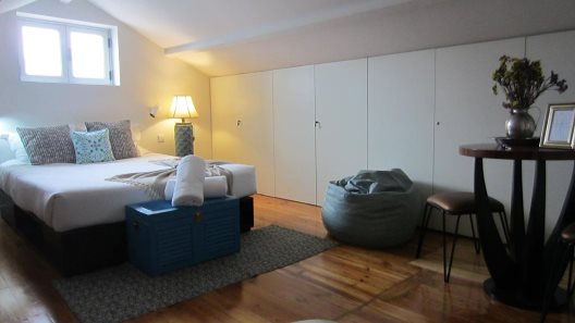 Hostal Charm Garden Almada