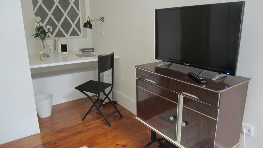 Hostal Charm Garden Almada