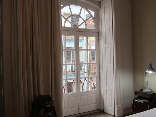 Hostal Charm Garden Almada