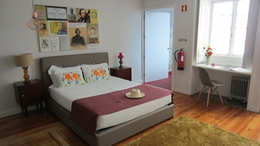 Hostal Charm Garden Almada