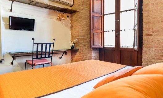 Hostal Equity Point Girona