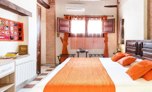 Hostal Equity Point Girona