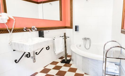 Hostal Equity Point Girona