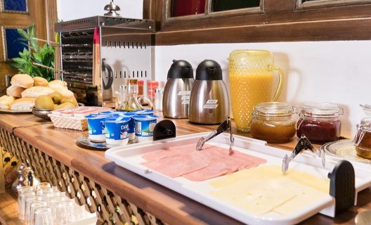 Hostal Equity Point Girona