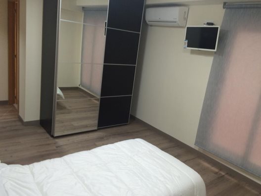 Hostal Europa House Village