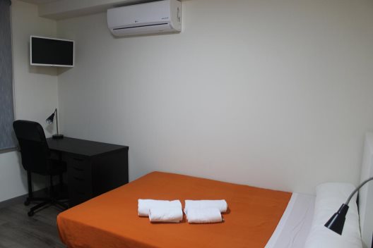Hostal Europa House Village