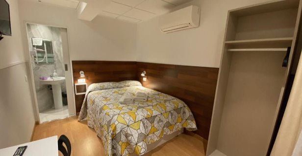 Hostal Far Home Gran Vía