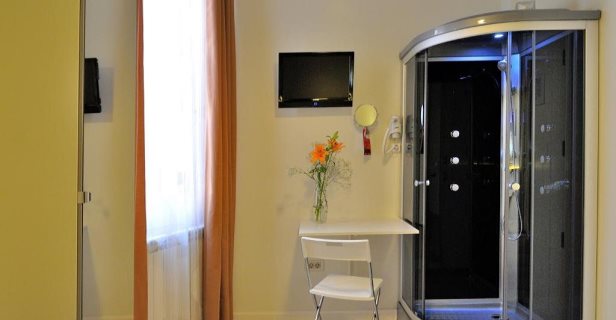 Hostal Far Home Plaza Mayor