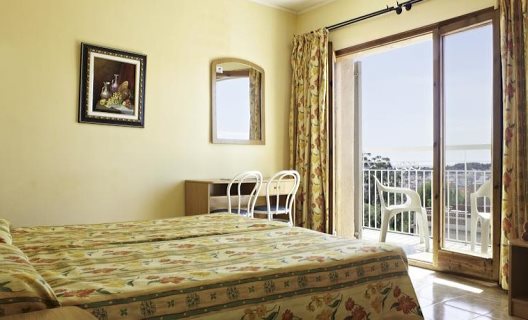 Hostal Goya Lloret Club