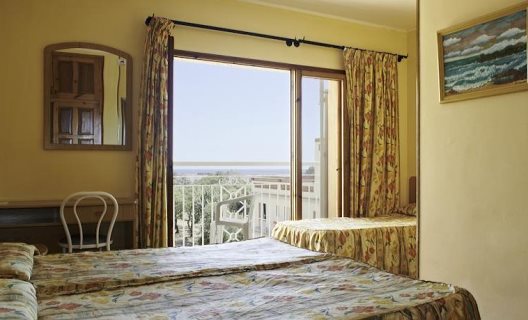 Hostal Goya Lloret Club
