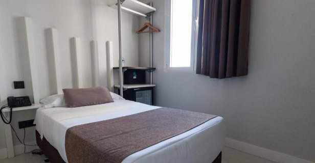 Hostal Gran Via 44