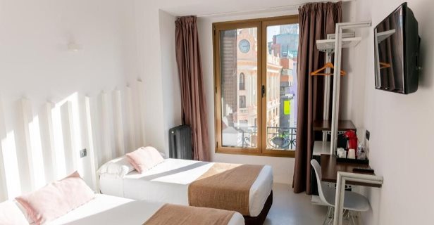 Hostal Gran Via 44