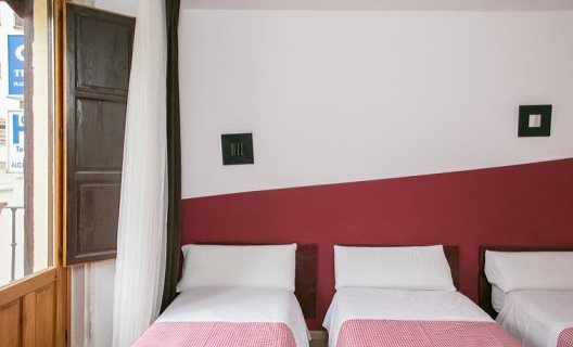 Hostal La Casa De La Plaza