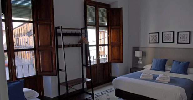Hostal La Perla Granada Suites