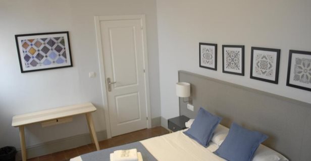 Hostal La Perla Granada Suites