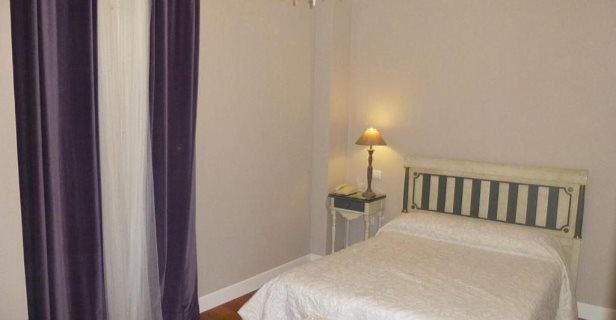 Hostal Le Petit Paris