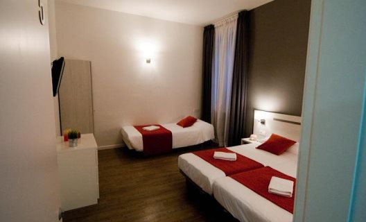 Hostal Live Barcelona