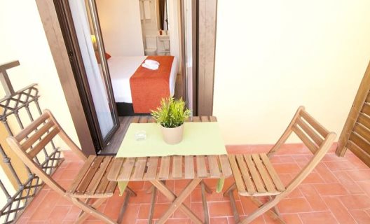 Hostal Live Barcelona