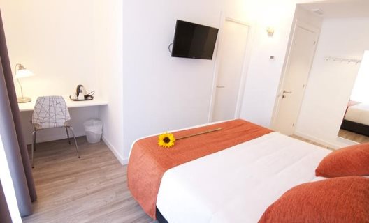 Hostal Live Barcelona