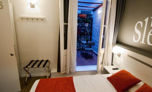 Hostal Live Barcelona