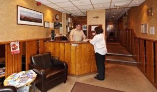 Hostal Mclays Guest House