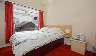 Hostal Mclays Guest House