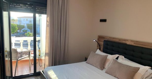 Hostal Nerjarooms