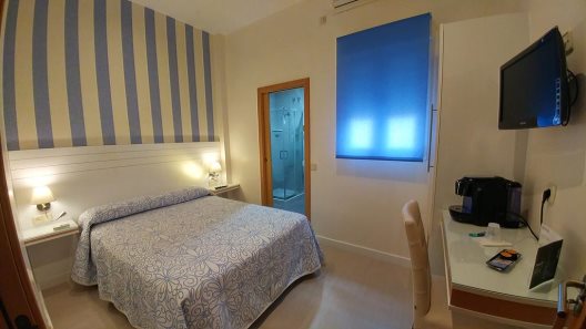 Hostal Paris