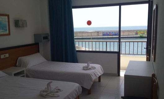 Hostal Port Corona