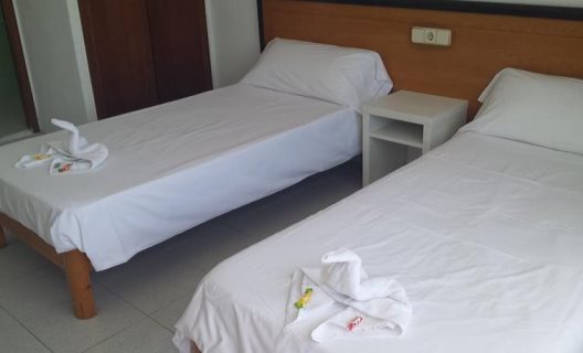 Hostal Port Corona