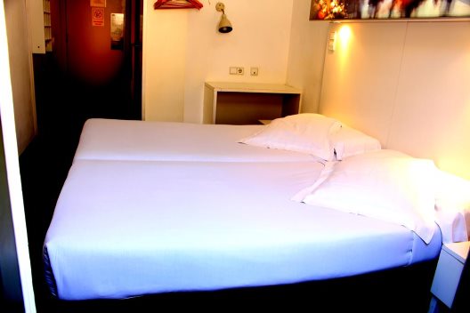 Hostal Raval Rooms