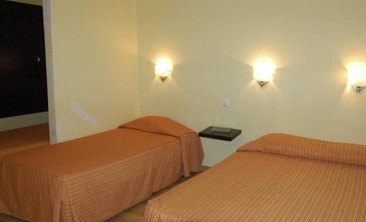 Hostal Residencial Castromira