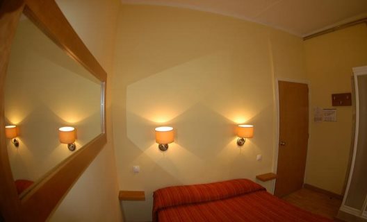 Hostal Residencial Castromira