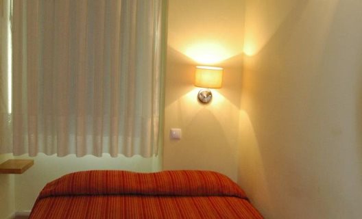 Hostal Residencial Castromira