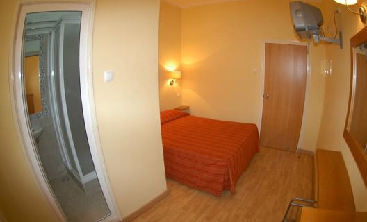 Hostal Residencial Castromira