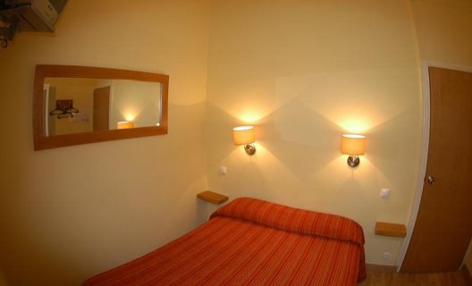 Hostal Residencial Castromira