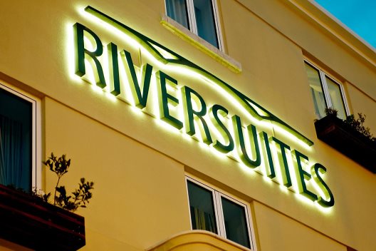 Hostal Riversuites