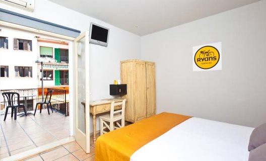 Hostal Ryans Pocket