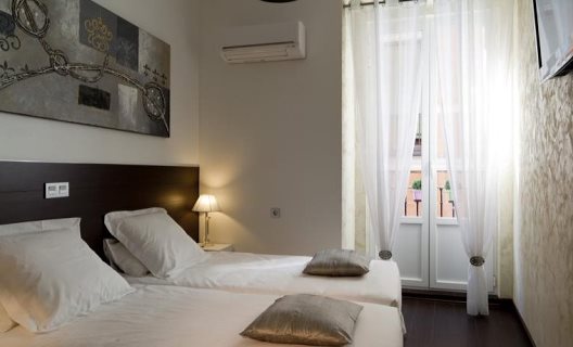Hostal Thc Latina