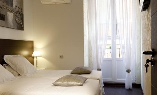 Hostal Thc Latina