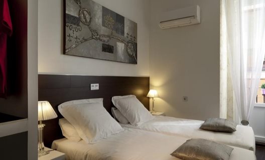 Hostal Thc Latina