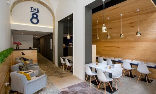 Hostal The 8 Down Town Suites