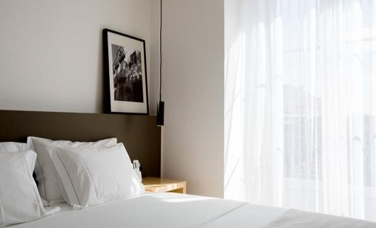 Hostal The 8 Down Town Suites