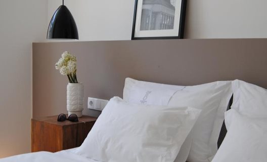 Hostal The 8 Down Town Suites